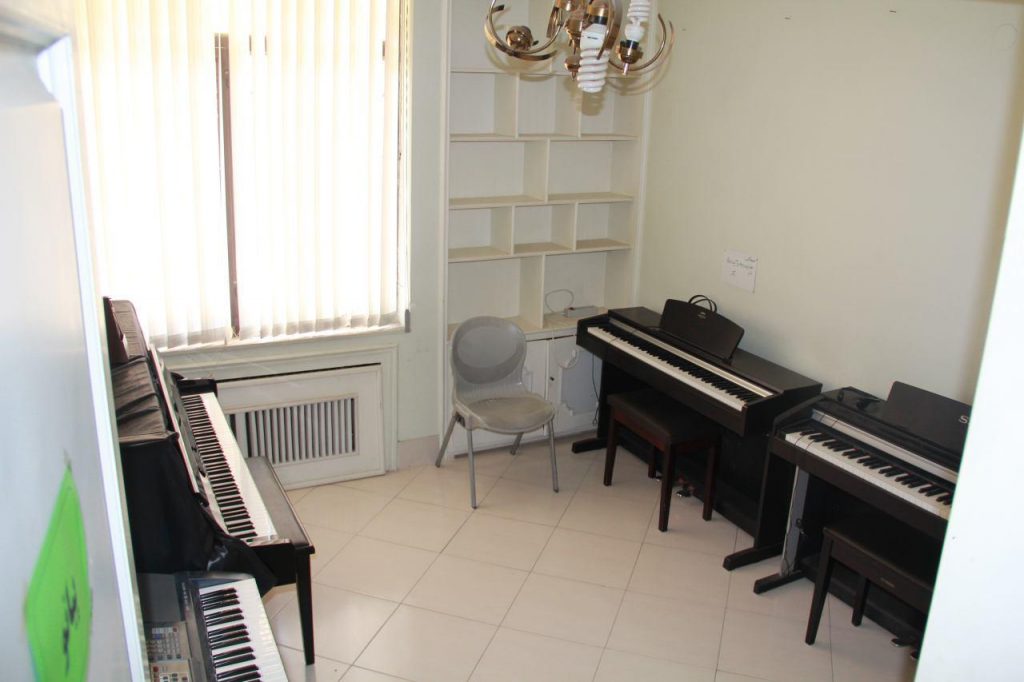 کلاس درس پیانو- آموزشگاه موسیقی ماهور مشهد